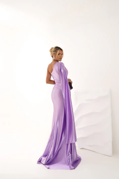 VESTIDO DE FESTA LONGO ACETINADO COM CAPA FENDA TENDÊNCIA GOIÂNIA na internet