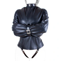 SADO CAMPERA DE FUERZA DE VINILO NEGRO FR 903N - comprar online