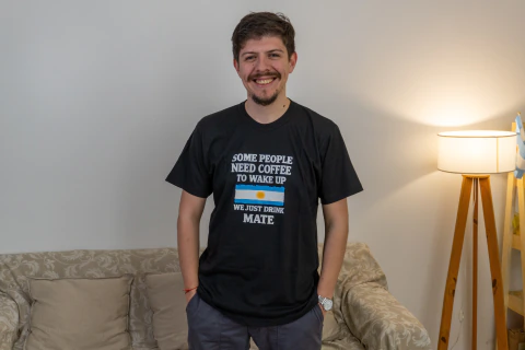 Remera "Some People Need Coffee" (Negra) - Talle L