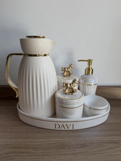 Kit de Higiene Perolado com filete ouro e nome DAVI - comprar online