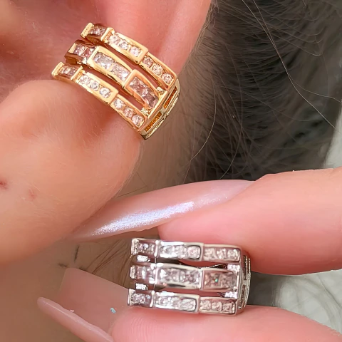 Piercing Ear Cuff Triplo Cravejado com Detalhes Geométricos