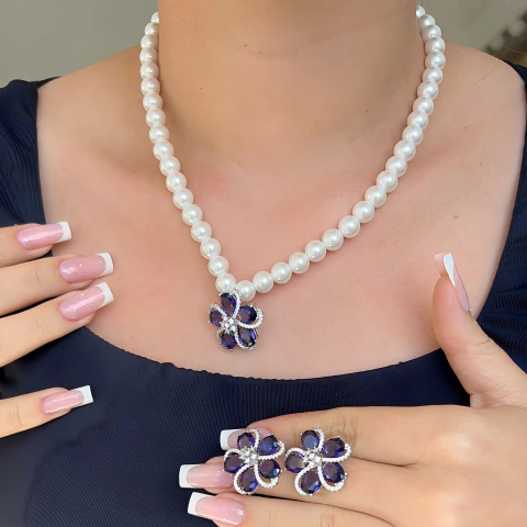Conjunto De Pérolas Com Flor Cravejada - comprar online