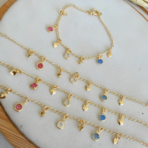 Pulseira Com Corações E Zircônias Coloridas Pendentes - Infantil