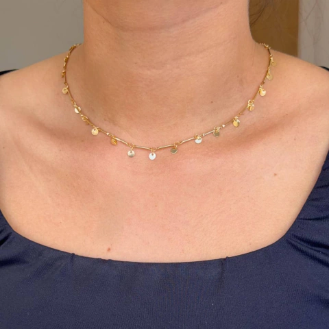 Colar Choker com Medalhinhas Lisas Pendentes