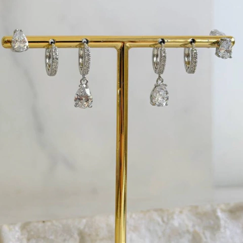 Trio / Kit de Brincos de Gota em Zircónia Incolor com Argolas Cravejadas em Banho de Prata / Ródio Branco