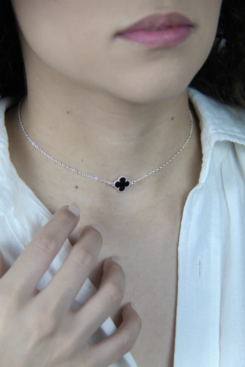 Colar Choker Um Trevo Preto - Prata