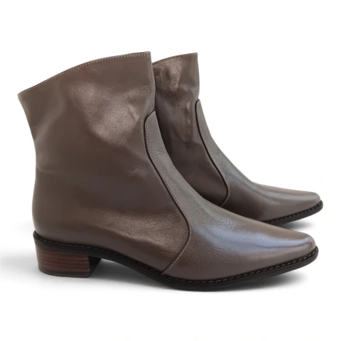Bota Fauna bico fino em couro cor cinza elefant - 5056
