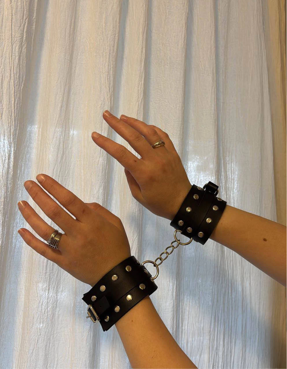 Esposas doble ecocuero con tachas
