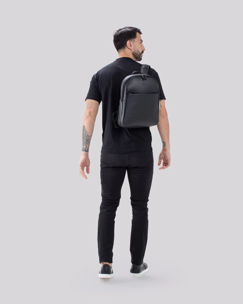 Mochila Macbook em Couro Slim | Madrid Preto