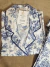 Pijama Feminino Longo Estampa Azul Marinho Toile de Jouy | 100% Algodão - MAISON LAETI 
