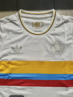 Colombia 100 años Cuello Redondo (Mujer) en internet