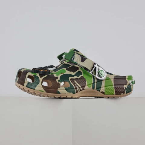 BAPE x Crocs Classic Clog Camo - comprar online
