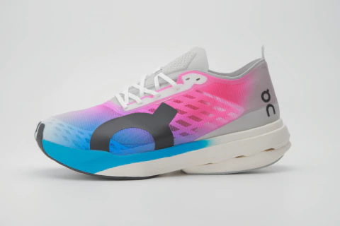 On Running Cloudboom Strike White Horizon - comprar online