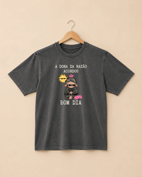 Camiseta Estonada Ovelha Negra - A DONA da razão acordou