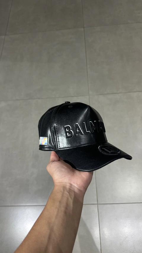 BONÉ BALMAIN