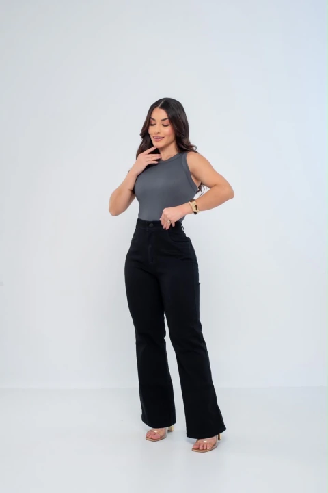 Calça Flare com lycra