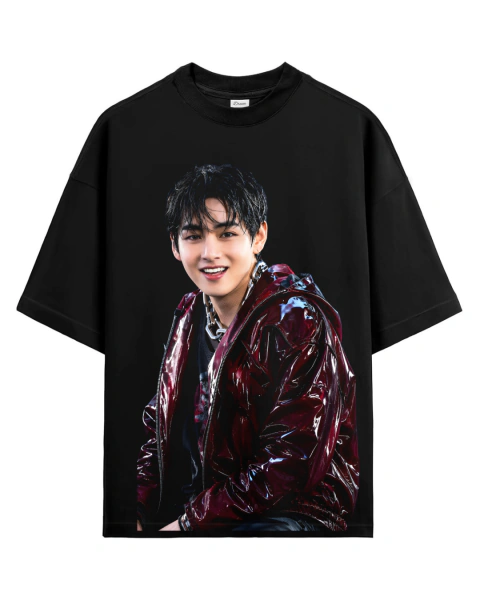 Camisa over tae sorrindo
