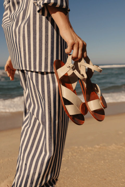 Sandália Rasteira Feminina Aninha em Couro - Off White