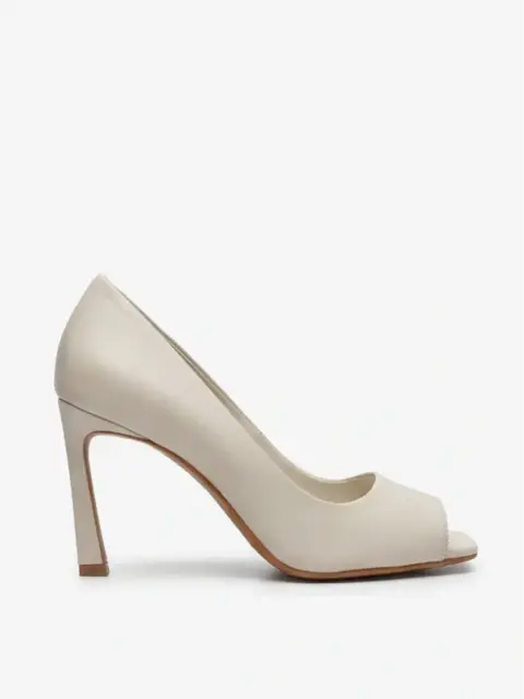 Peep Toe Salto Alto Fino Couro Off White