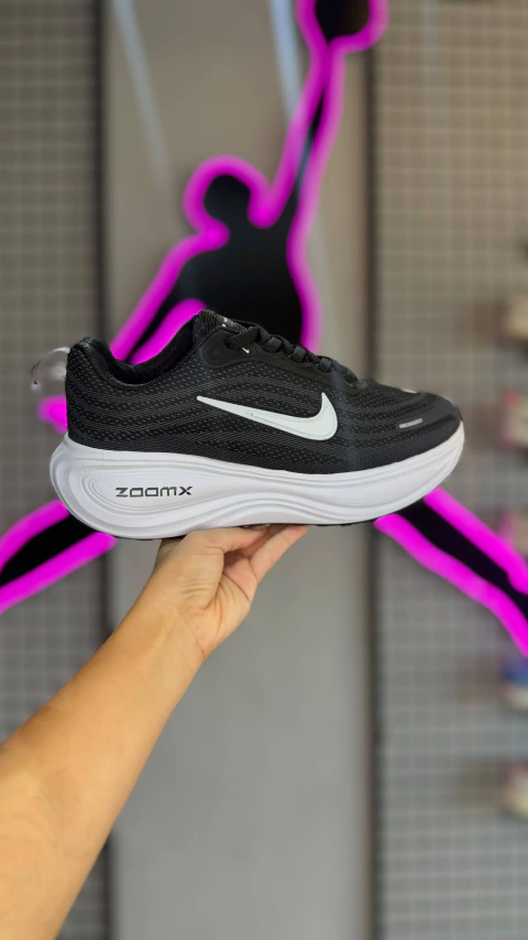 Nike Vomero Plus Preto