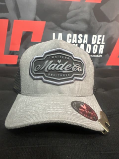 Gorra MATÓ con abrebotellas integrado edición limitada