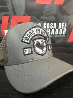 Gorra con logo bordado y abridor Mató - comprar online