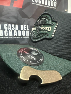 Gorra MATO trucker con logo bordado - La Casa del Luchador