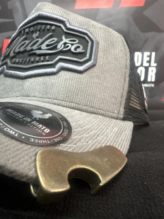 Gorra MATÓ con abrebotellas integrado edición limitada en internet