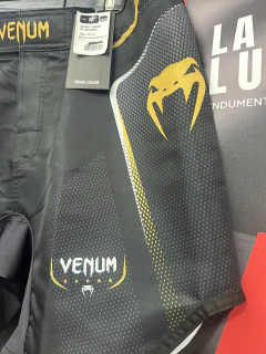 Shorts deportivos Venum Elite Dark - La Casa del Luchador