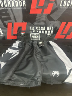 Imagen de Venum Classic Muay Thai Short Blanco/Negro/Blanco