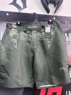 Shorts deportivos Venum Predator Jungle - La Casa del Luchador