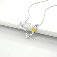 COLAR MAPA DO BRASIL VAZADO CORAÇÃO AMARELO