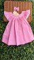 Vestido rosa bebê para bebê com detalhes bordados e laço combinando, tamanho único 06 a 12 meses