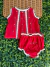 Conjunto infantil vermelho com batinha e calcinha, detalhes em bordado floral branco e acabamento em renda branca