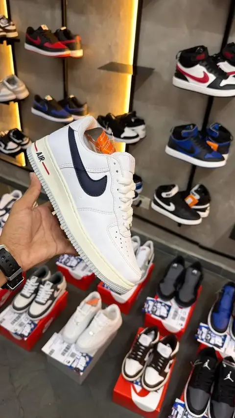 Air Force 1 - Branco com Azul Marinho