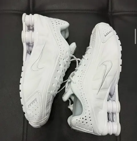 Tênis Nike Shox R4 Triple White