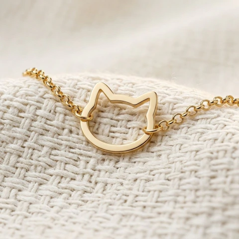 Pulseira de elos rosto de gato vazado folheada em ouro 18K