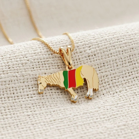 Pingente cavalo caramelo RS com detalhes banhado a ouro 18k
