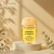 Frasco pequeno de álcool em gel antisséptico Bath & Body Works Sunshine & Lemons com tampa amarela, contendo 29 ml, posicionado sobre base circular clara com plantas secas ao redor.
