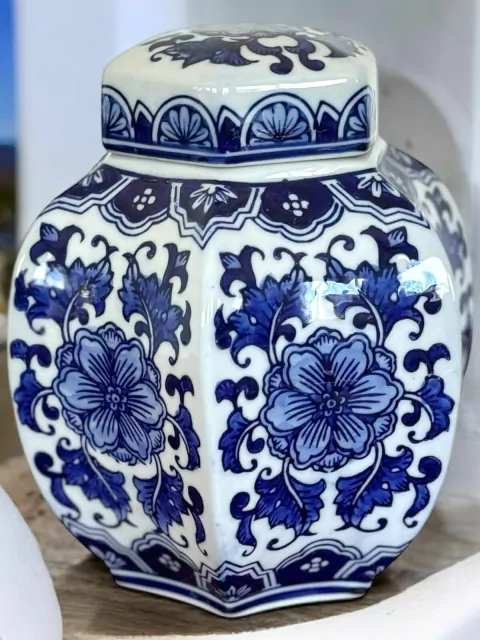 Porcelana - Potiche hexagonal con tapa 20cm