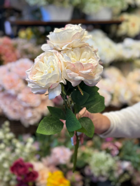 Flores - Ramo de rosas blancas grande x5 42cm - comprar online