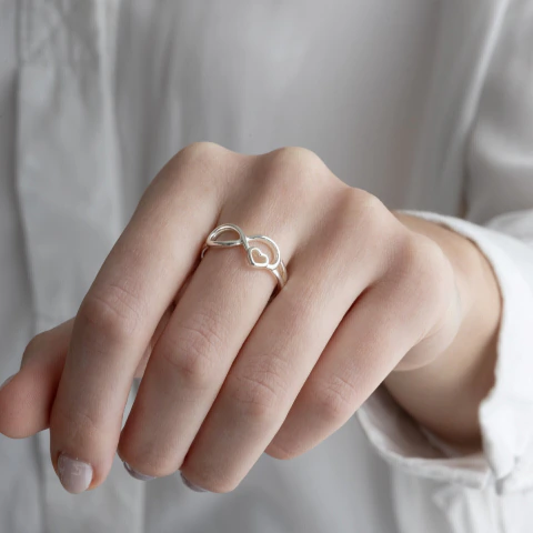 Anillo Infinito con Corazón