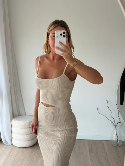 VESTIDO CUT OUT