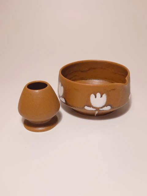 Kit bowl de matcha + suporte de batedor castanho