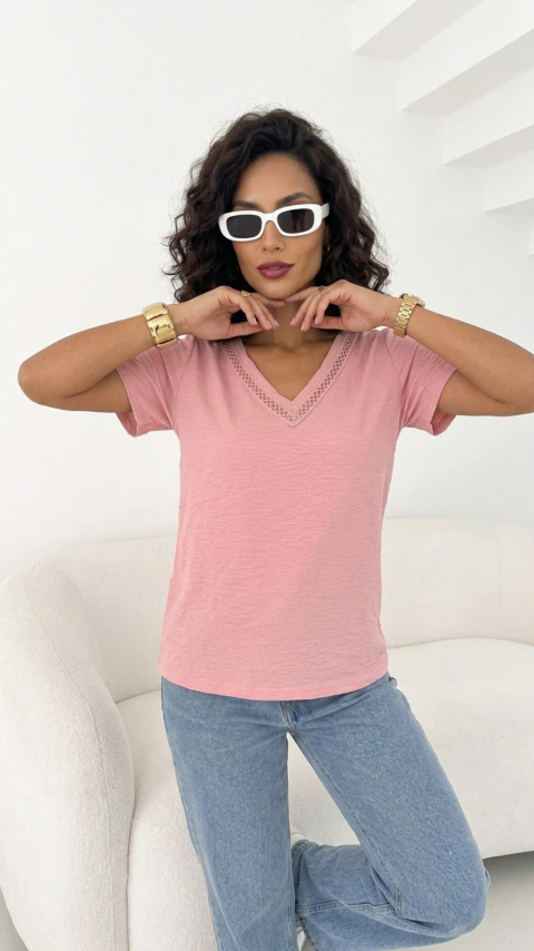 BLUSA C/ DETALHE GOLA