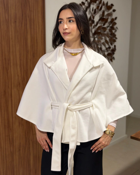 Poncho com faixa - off white