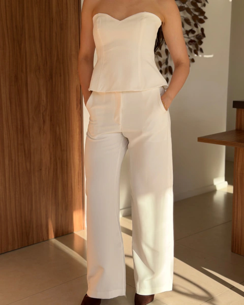 Conjunto alfaiataria branco decote coração