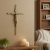 Crucifixo de Metal Aço Inox Dourado Parede Elegante 25 Cm - comprar online
