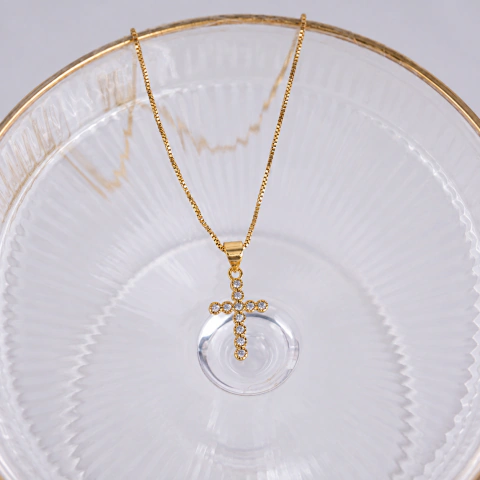 Colar Longuinho com Cruz - Banho de Ouro 18K