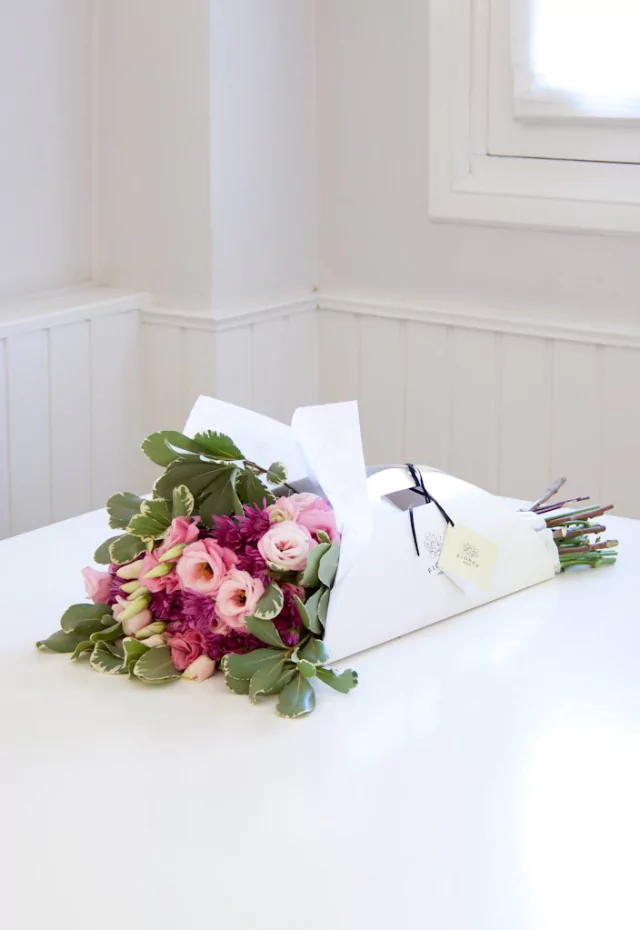 R101 - lisianthus con follaje